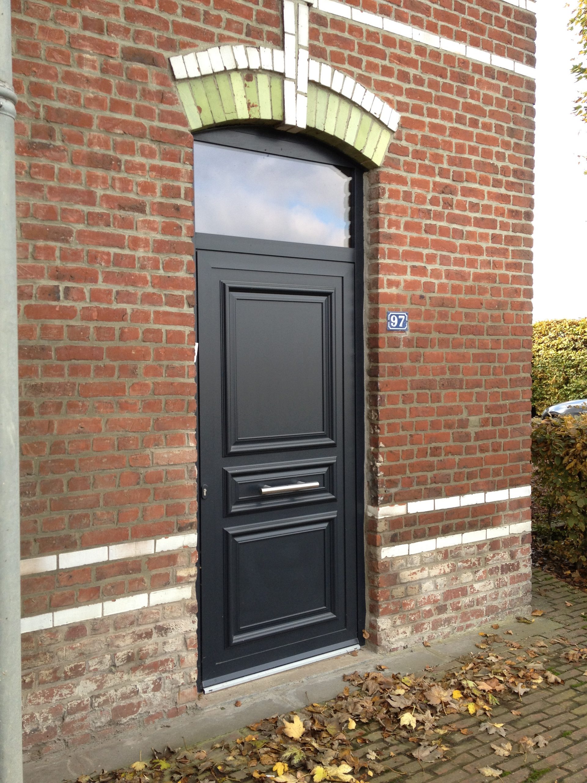 Porte aluminium Frager Fralu sur cadre Technal Soleal PY