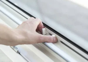 moustiquaire integre volet traditionnel